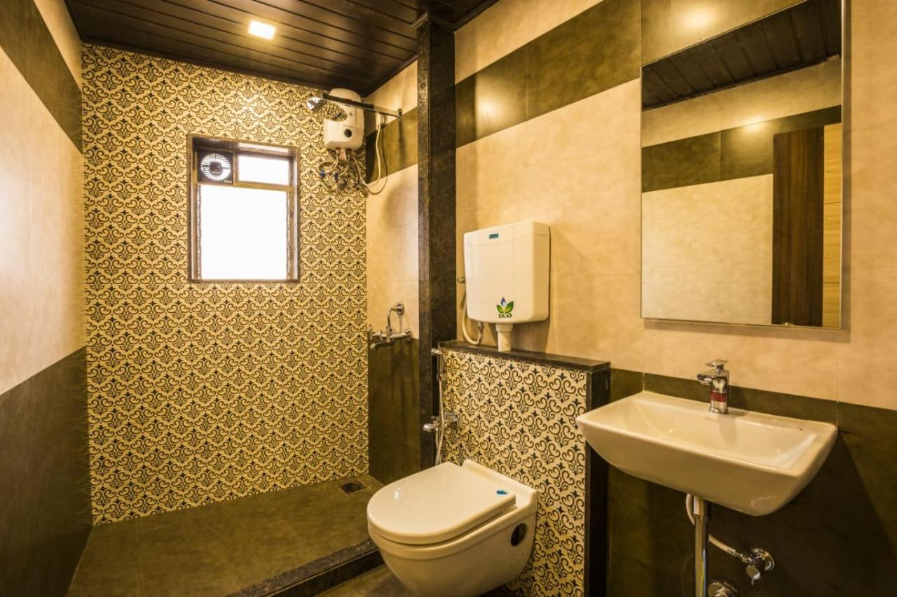 Hotel Golden Crown Mumbai Dış mekan fotoğraf