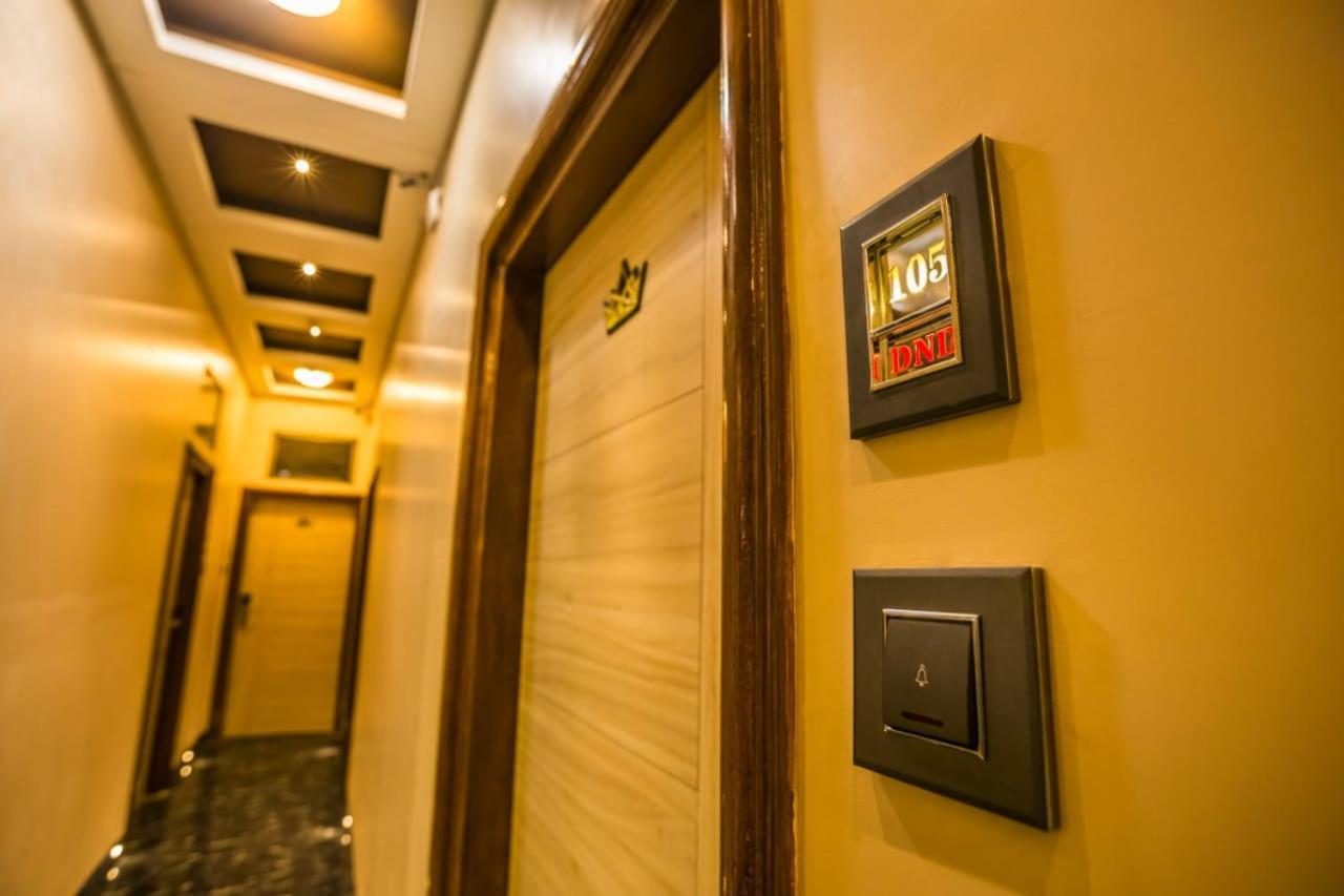 Hotel Golden Crown Mumbai Dış mekan fotoğraf